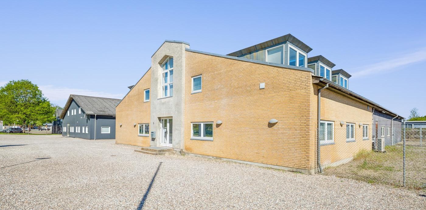 The REInvest RoboHouse office building at Landbrugsvej 6, a yellow-brick gable with a glazed stair tower